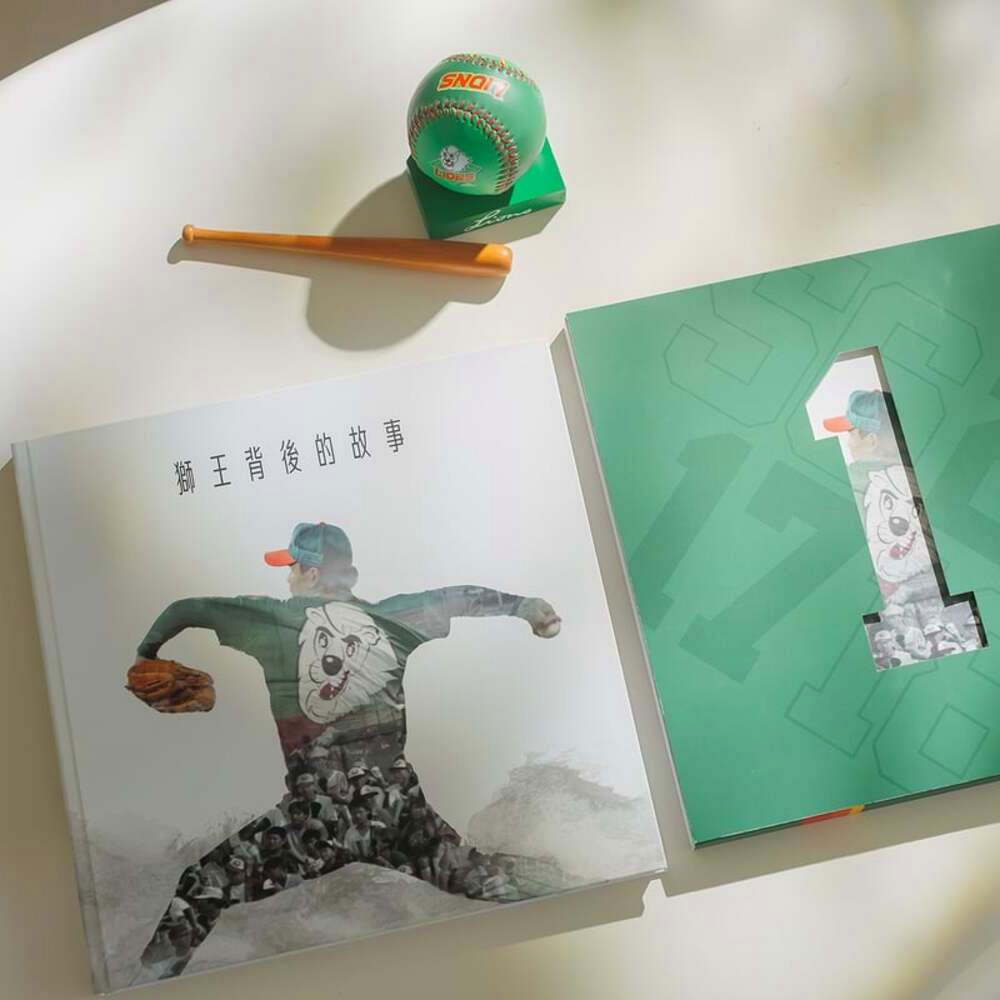 報時光 | 《獅王背後的故事》 統一獅首本背號傳承攝影集 【贈：復古白獅紀念帆布袋】