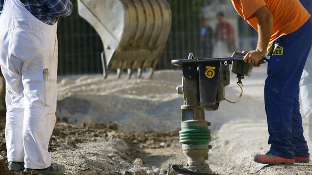 Arbeiter mit einem Presslufthammer