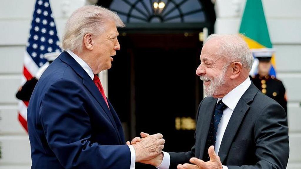 US President Donald Trump and Brazilian President Luiz Inácio Lula da Silva shaking hands