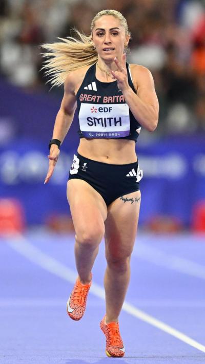 Para-athlete Ali Smith in a black running outfit on a track