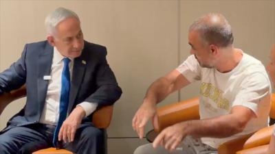 Flydubai passenger sits next to Benjamin Netanyahu