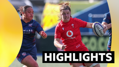 Freda Tafuna (USA-left) and Kate Williams (Wales-right) in action