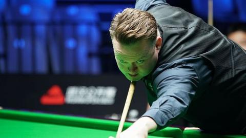 Shaun Murphy playing snooker