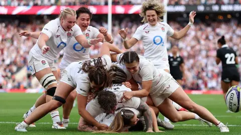England celebrate their dramatic winning try