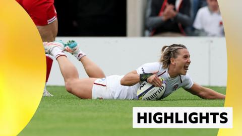 Claudia Moloney-MacDonal scoring a try