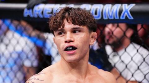 Lone'er Kavanagh before facing Brandon Moreno in Mexico City last month