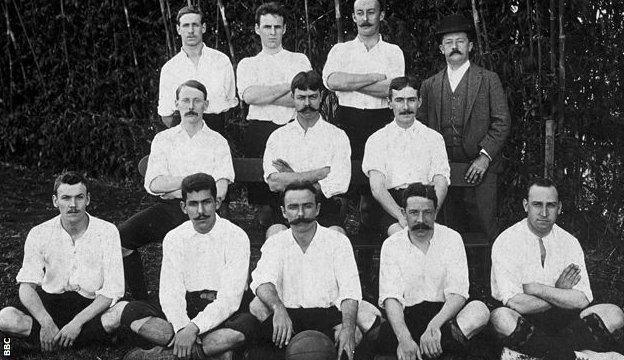 São Paulo Athletic Club football team, 1904. Charles Miller is pictured in the centre of the front row, holding the ball.