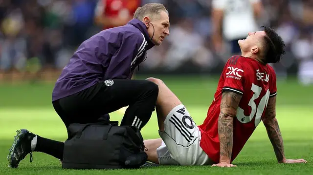 Benjamin Sesko receives treatment