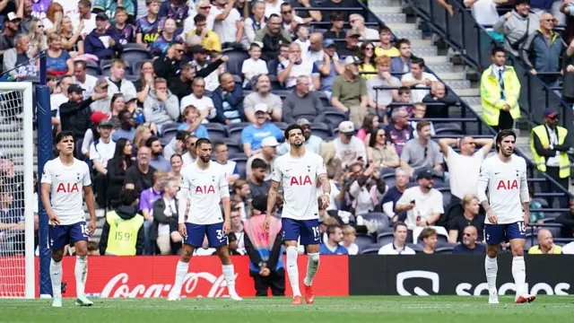 Tottenham players look dejected