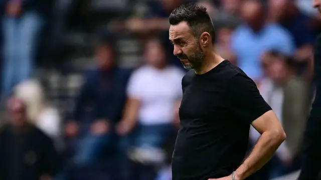 Tottenham Hotspur's Italian head coach Roberto De Zerbi looks on during the English Premier League football match between Tottenham Hotspur and Aston Villa at the Tottenham Hotspur Stadium in London, on September 19, 2026. 