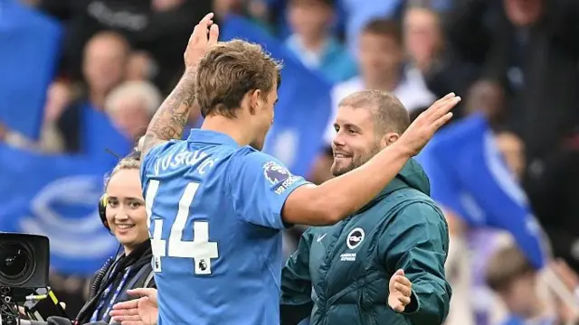 Brighton Head Coach Fabian Hurzeler celebrates with Luka Vuskovic