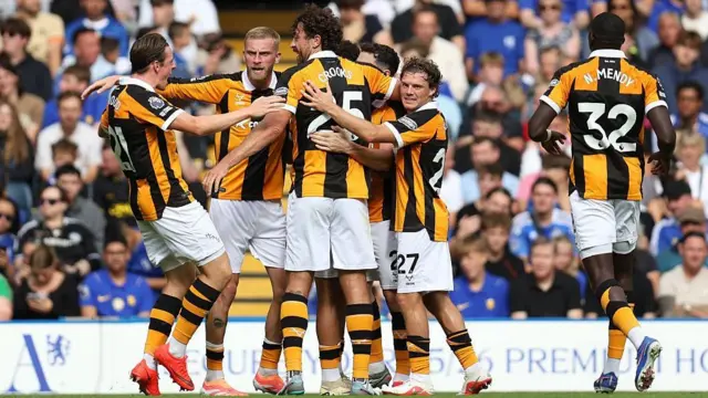  Hull City players celebrate 