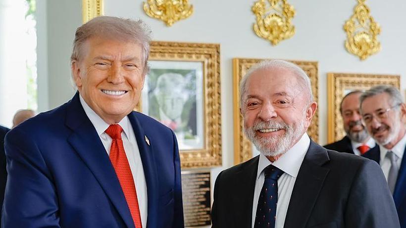 US President Donald Trump and Brazilian President Luiz Inácio Lula da Silva shaking hands