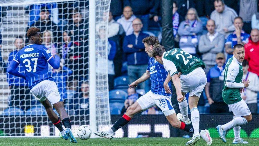 Callum Wright squeezed in a late finish at Ibrox