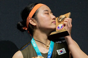 안세영 '세계 최초' 50억 보인다! 前 세계 1위 日 베테랑 2-0 완파…인도 오픈 제패도 시동