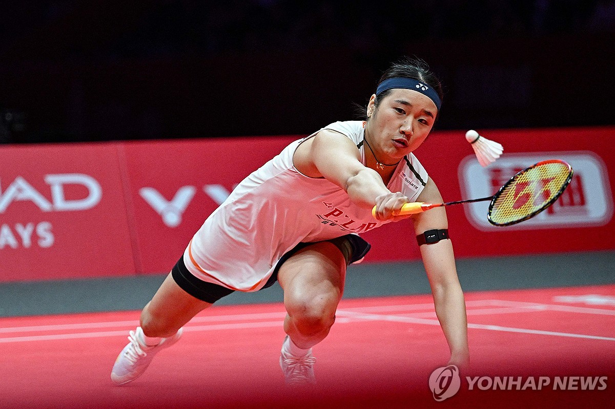  안세영(삼성생명·세계 1위)은 14일(한국시간) 인도 뉴델리 인디라 간디 스포츠 콤플렉스에서 열린 2026 세계배드민턴연맹(BWF) 월드투어 인도 오픈(슈퍼 750) 여자 단식 1회전(32강)에서 오쿠하라 노조미(일본·세계 27위) 게임스코어 2-0(21-17 21-9)으로 누르고 다음 라운드에 진출했다. 앞서 안세영은 말레이시아 오픈(슈퍼 1000) 16강에서도 오쿠하라를 2-0으로 완파한 바 있다. 또 한 번 오쿠하라를 꺾으면서 한일전에서 승리한 안세영은 인도 오픈 우승 도전에 청신호를 켰다. 연합뉴스