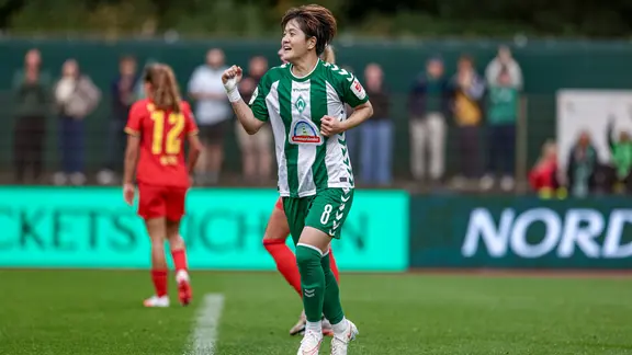 Torschützin Mei Shimada (SV Werder Bremen, 8) mit Torjubel über das 1:0 gegen RB Leipzig.