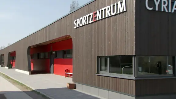 Ein Gebäude des Fußballvereins FC Rot-Weiß Erfurt.