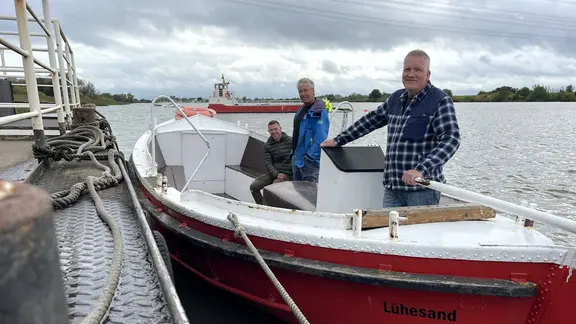 Drei Männer in einem Boot.