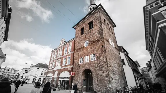 Blick auf den Lappan, das Wahrzeichen der Stadt Oldenburg.