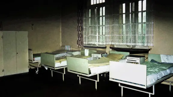 Schlafsaal im Klinikum Stralsund Anfang der 90er-Jahre.