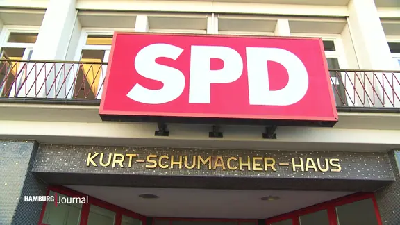 Ein SPD-Schild hängt über dem Eingansbereich des Kurt-Schumacher-Haus