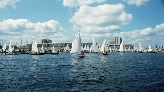 Blick von der Ostsee auf den Segelhafen von Kiel-Schilksee (1971)