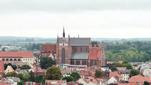 Die gotische Wismarer St. Georgen-Kirche.
