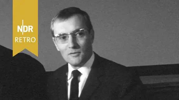 Rudolf Augstein beim Prozessbeginn des Zivilverfahrens Franz-Josef Strauß gegen Rudolf Augstein, März 1965.