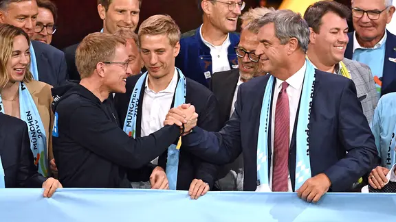 Schleswig-Holsteins Ministerpräsident Daniel Günther (CDU, l.) und Markus Söder (CSU), Ministerpräsident von Bayern