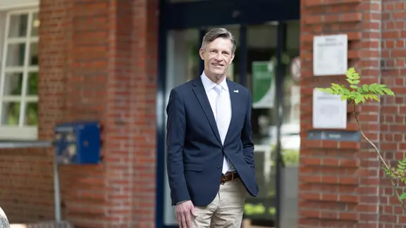 Jan-Hendrik Röhse ist bis 2026 Bürgermeister von Buchholz (Nordheide)