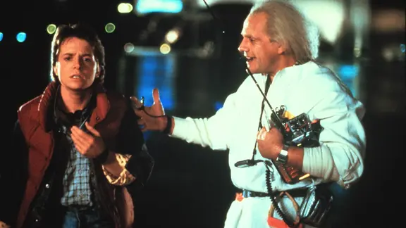  Christopher Lloyd (weißer Overrall) und Michael J. Fox