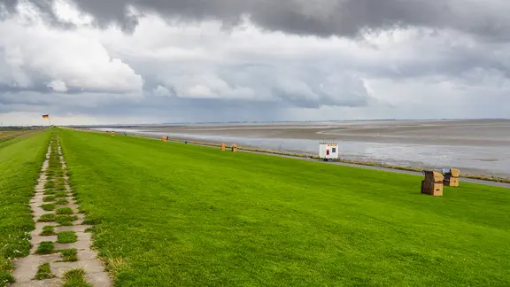 Strandkörbe an der Speicherkoog Badestelle bei Meldorf.