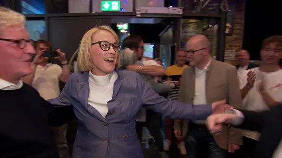 Katharina Pötter (CDU) feiert ihren Wahlsieg in Osnabrück.