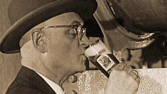 Der Braumeister der Flensburger Brauerei 1954.