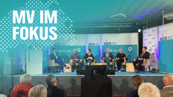 Die Teilnehmer des NDR Talk vor Ort in Zirchow auf Usedom