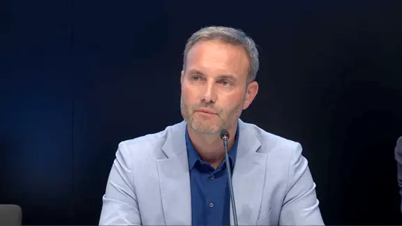 AfD Fraktionschef Enrico Schult auf der Landespressekonferenz.