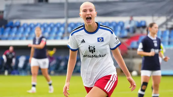 Paulina Bartz von den HSV-Frauen jubelt