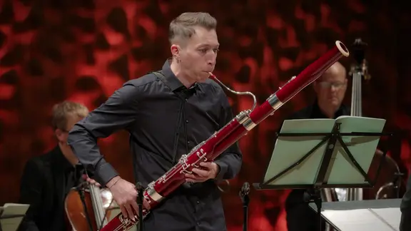 Screenshot: Fagottist David Spranger im Konzert im Kleinen Saal der Elbphilharmonie.