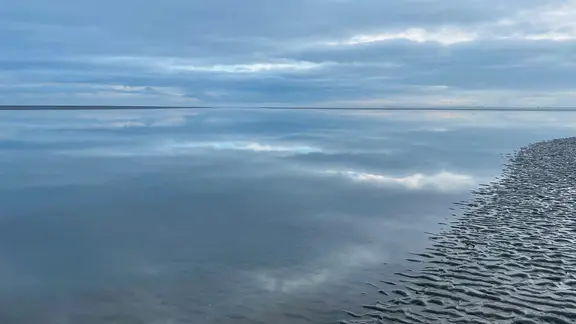 Das Watt mit Blick aufs Meer.