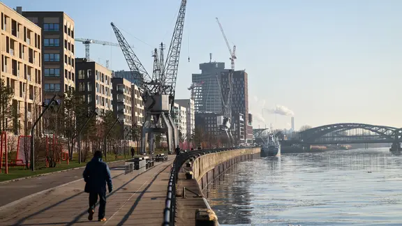 Die Elbtower-Baustelle vom Kirchenpauerkai aus gesehen.