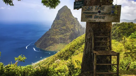 Blick vom Tet Paul Nature Trail auf den Gipfel des Petite Piton