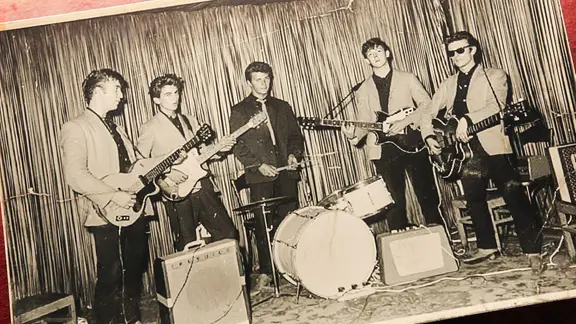 Die Beatles bei einem ihrer ersten Auftritte im Nachtclub "Indra" in den 1960er-Jahren