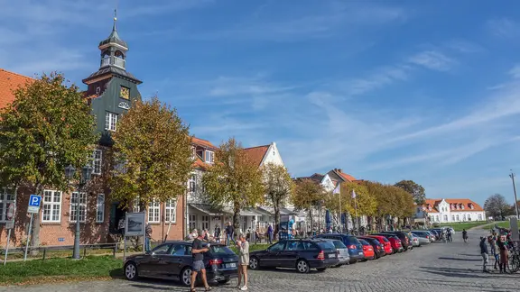 Das Schifferhaus von 1625 am Hafen von Tönning.