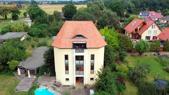 Wohnen im umgebauten Futtersilo.
