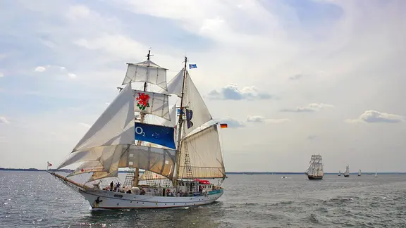 Das Schulschiff "Greif" unter vollen Segeln