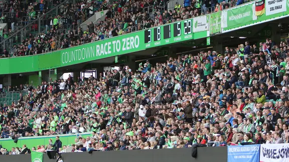 Die Uhr zum Race to Zero im Stadion des VfL Wolfsburg
