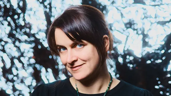 Die Hamburger Autorin und "Titanic"-Mitherausgeberin Ella Carina Werner