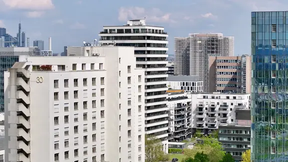 Beispiel Frankfurt-Niederrad: Früher war Frankfurt-Niederrad ein Büroviertel, heute beziehen Menschen hier auch Wohnungen.