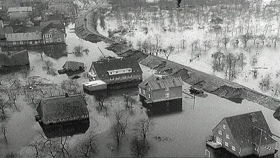 Hamburg 1962, unter Wasser.